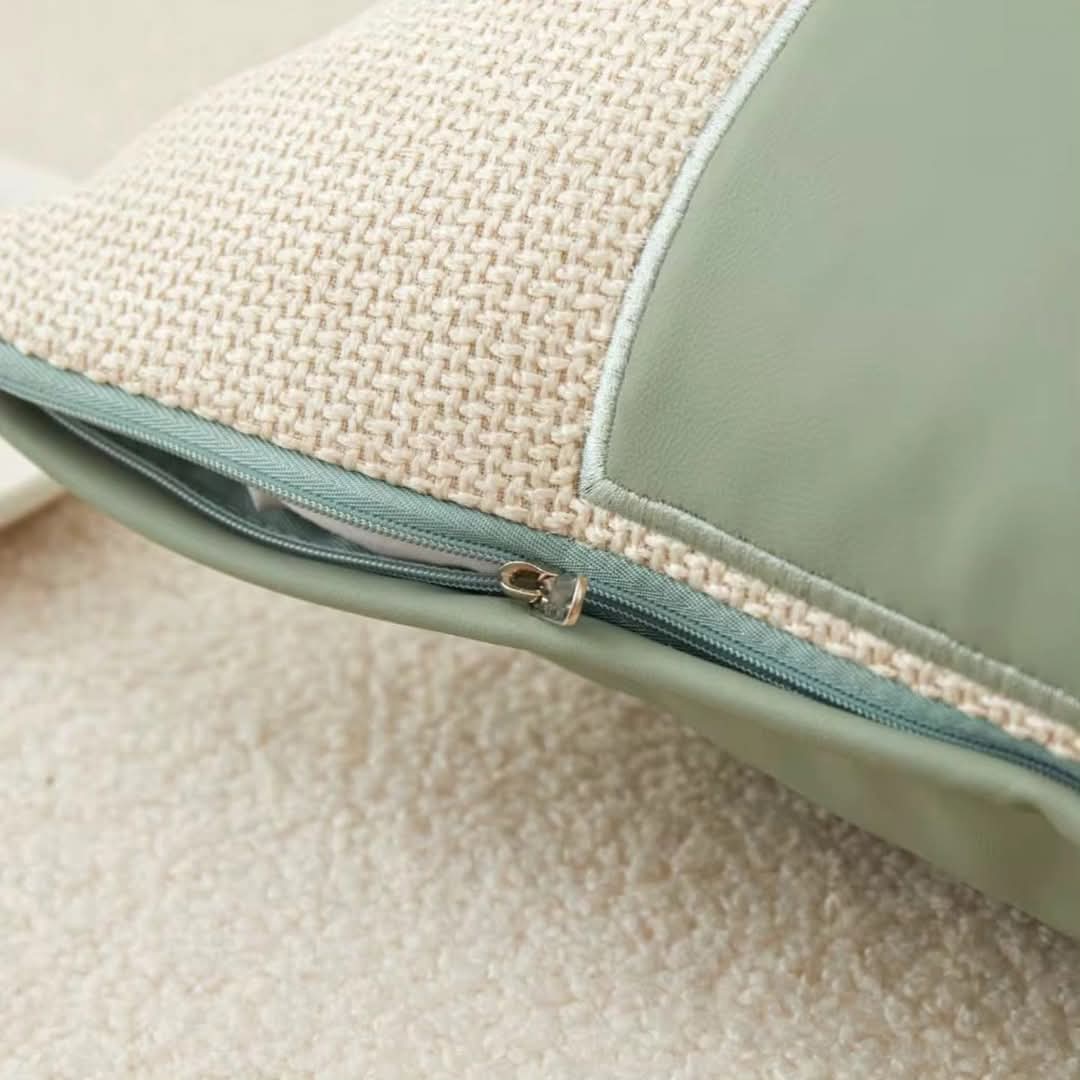 Sierkussen met Geometrisch Borduurwerk | Modern Design | Zachte Luxe Stof