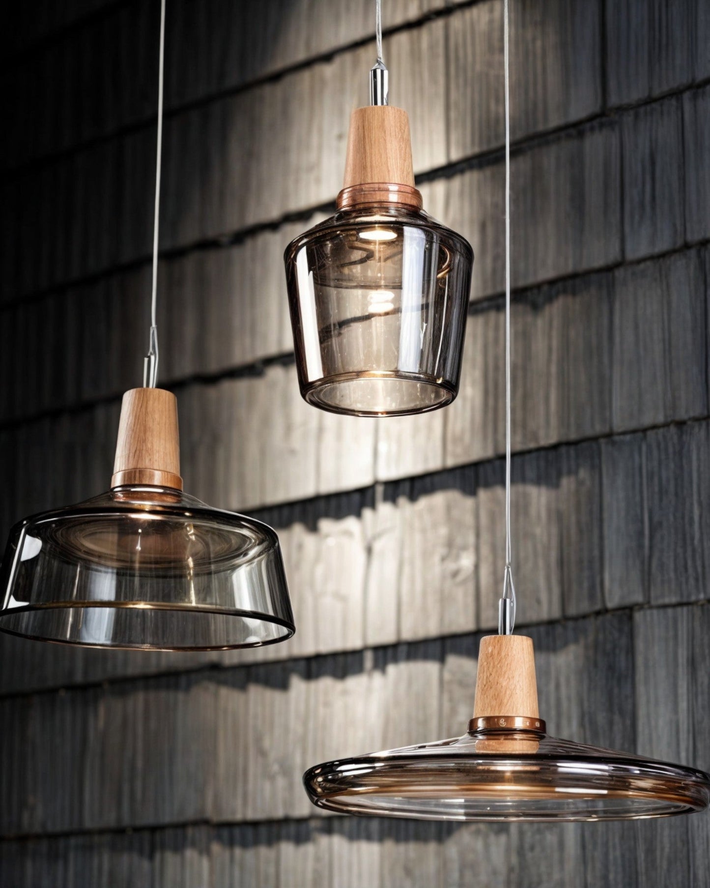 Loftlamp – Moderne Scandinavische glazen lamp met houten voet (E27)