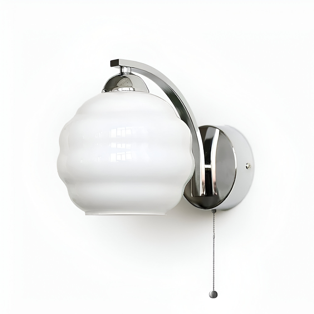 MilkyLume – artistieke wandlamp in art-decostijl van melkglas & metaal