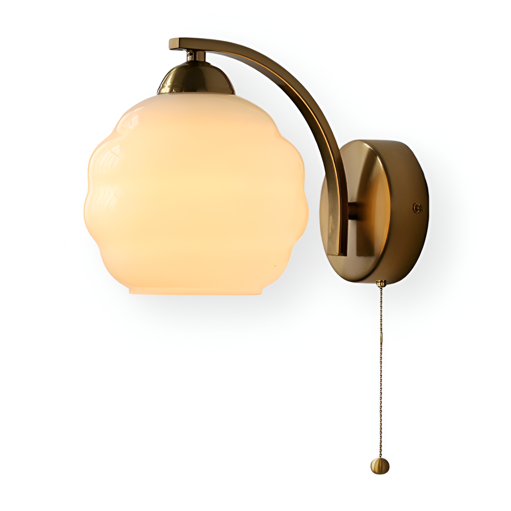 MilkyLume – artistieke wandlamp in art-decostijl van melkglas & metaal