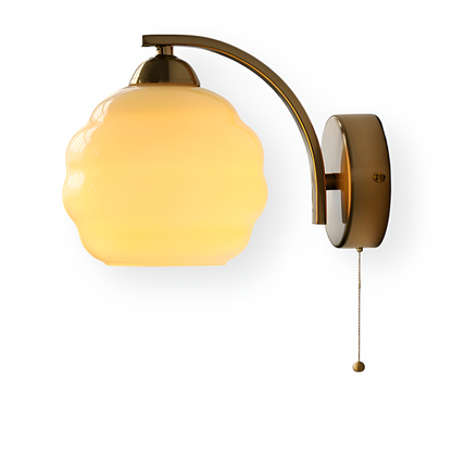 MilkyLume – artistieke wandlamp in art-decostijl van melkglas & metaal