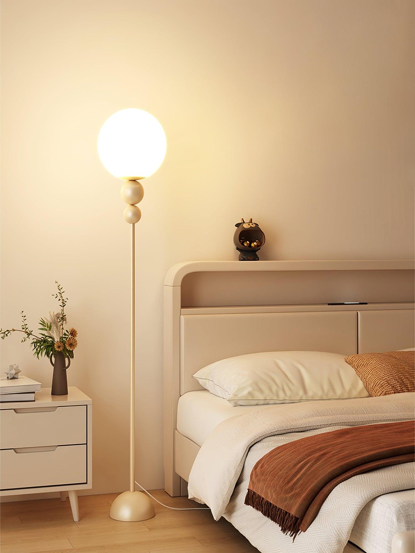Clavora Linea | LED-vloerlamp met slanke silhouet in Nordic-design