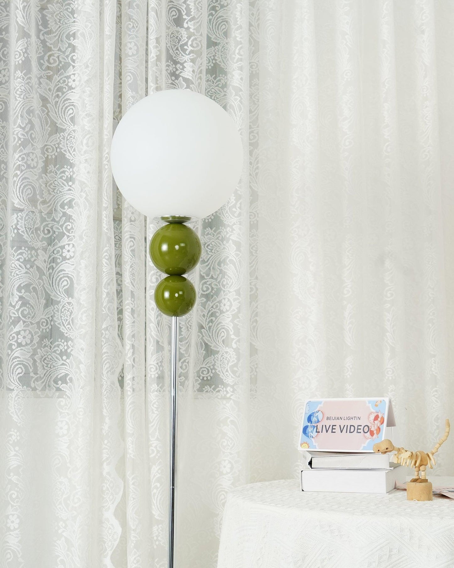 Clavora Linea | LED-vloerlamp met slanke silhouet in Nordic-design