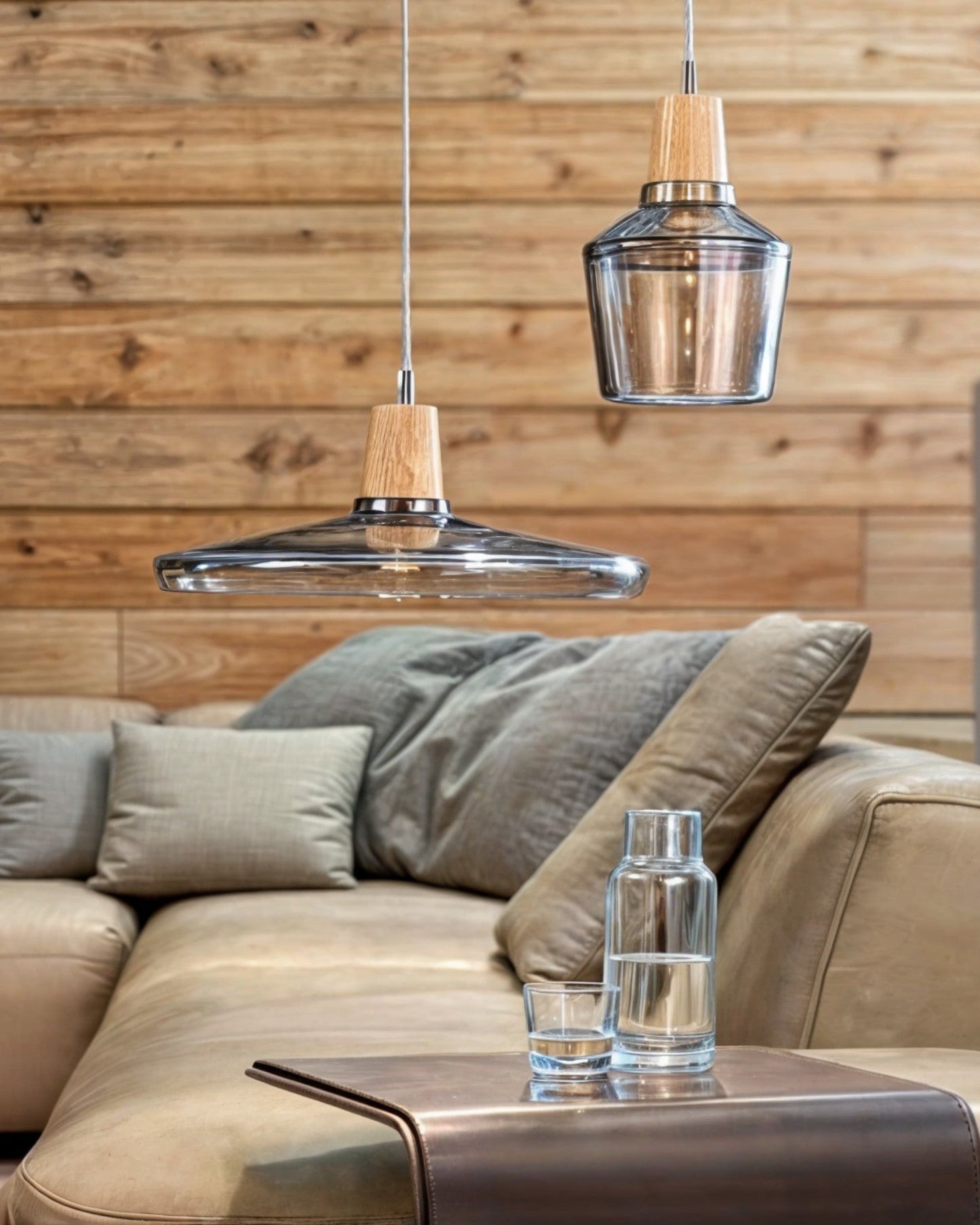 Loftlamp – Moderne Scandinavische glazen lamp met houten voet (E27)