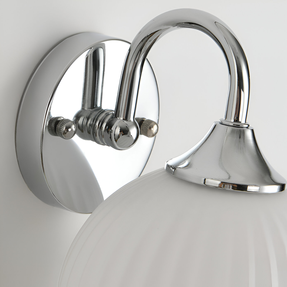 Lunaris – Hedendaagse bolvormige glazen wandlamp met gestreept ontwerp en LED-technologie