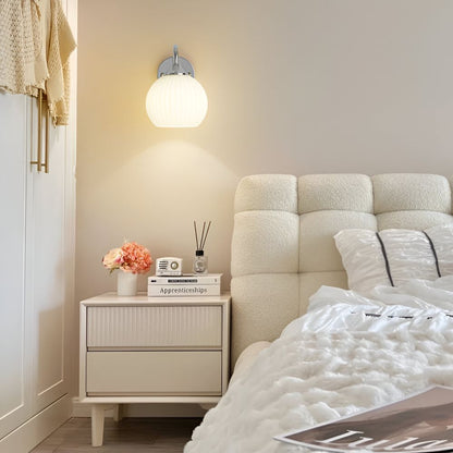 Lunaris – Hedendaagse bolvormige glazen wandlamp met gestreept ontwerp en LED-technologie