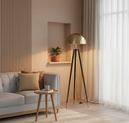 Solano Coyote staande lamp – luxe driepootlamp met goudkleurige kap in modern design