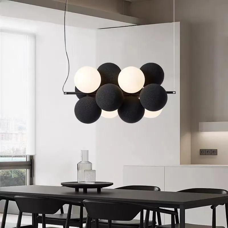Holly LED-pendellamp – moderne bolvormige lamp met sculpturaal ontwerp voor eetkamer en woonkamer