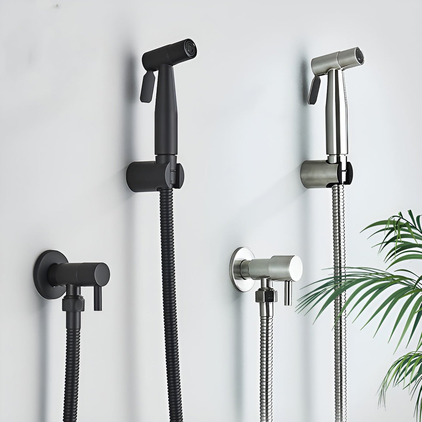 AquaGleam | Roestvrijstalen bidet-sproeikop met wandhouder – Hygiënisch & Duurzaam