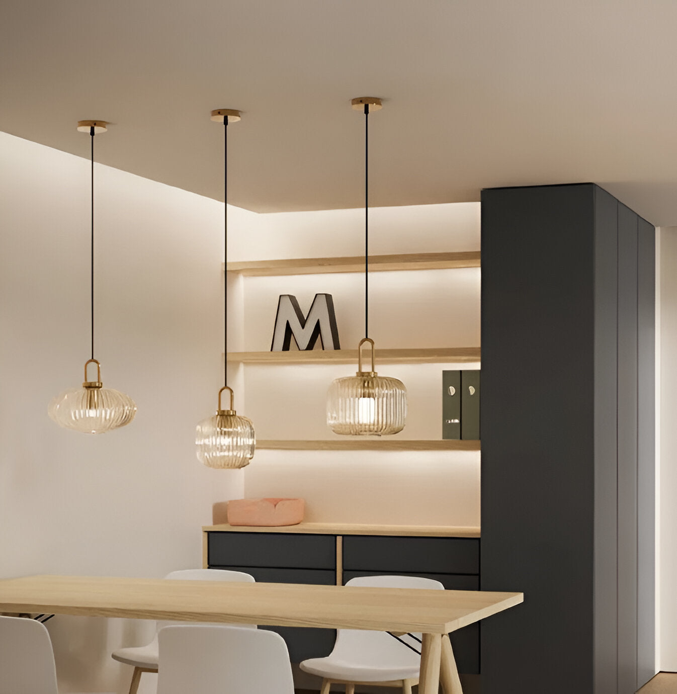 ClaChic lamp | Scandinavische hanglamp van glas, geribbeld ontwerp in wit & goud