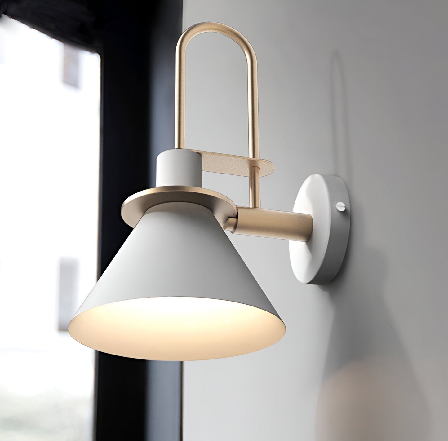 Zoralia | Postmoderne LED-wandlamp in trompetvormig design