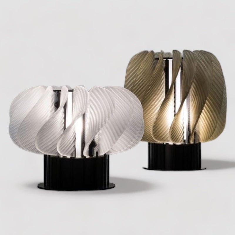 Moderne, elegante LED-tafellamp in minimalistisch design van aluminium