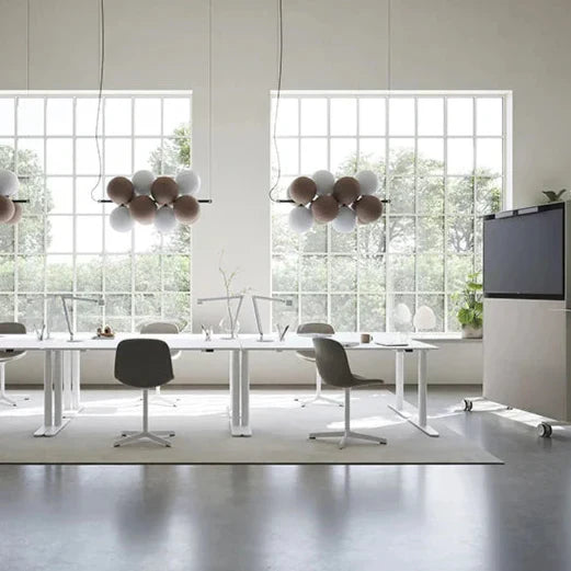 Holly LED-pendellamp – moderne bolvormige lamp met sculpturaal ontwerp voor eetkamer en woonkamer