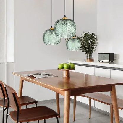 Noctylla | glazen hanglamp met Scandinavisch bladpatroon in groen