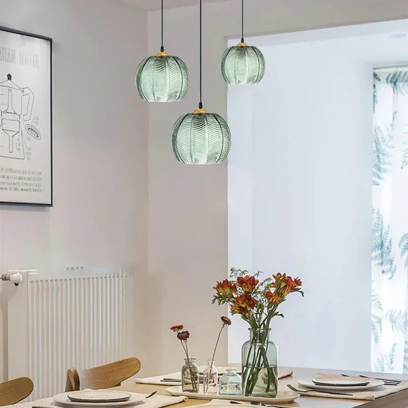 Noctylla | glazen hanglamp met Scandinavisch bladpatroon in groen