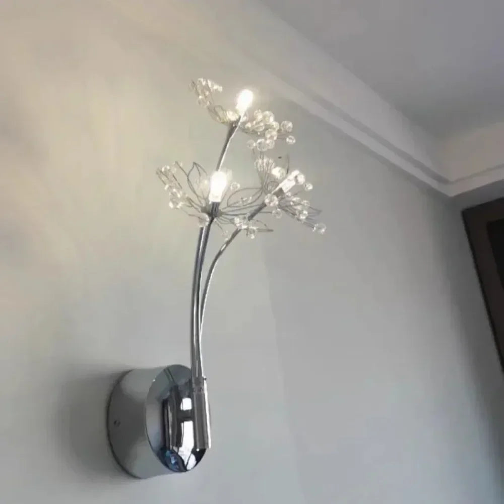 Lustrae | Moderne wandlamp met kristalvormig paardenbloemdesign