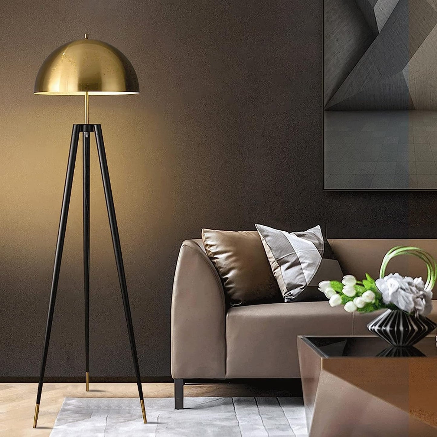 Solano Coyote staande lamp – luxe driepootlamp met goudkleurige kap in modern design