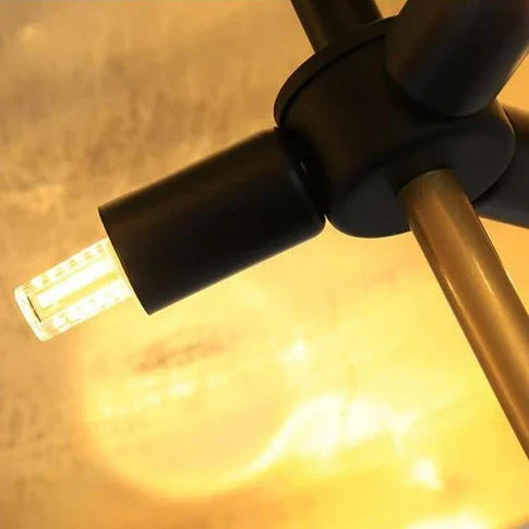 Solano Coyote staande lamp – luxe driepootlamp met goudkleurige kap in modern design