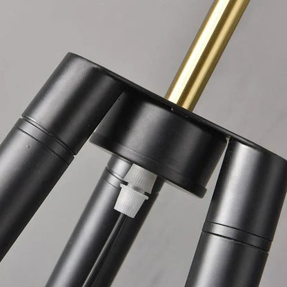 Solano Coyote staande lamp – luxe driepootlamp met goudkleurige kap in modern design